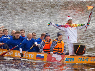 Russian Dragonboats carry Olympic Flame for the Winter Olympics 2014